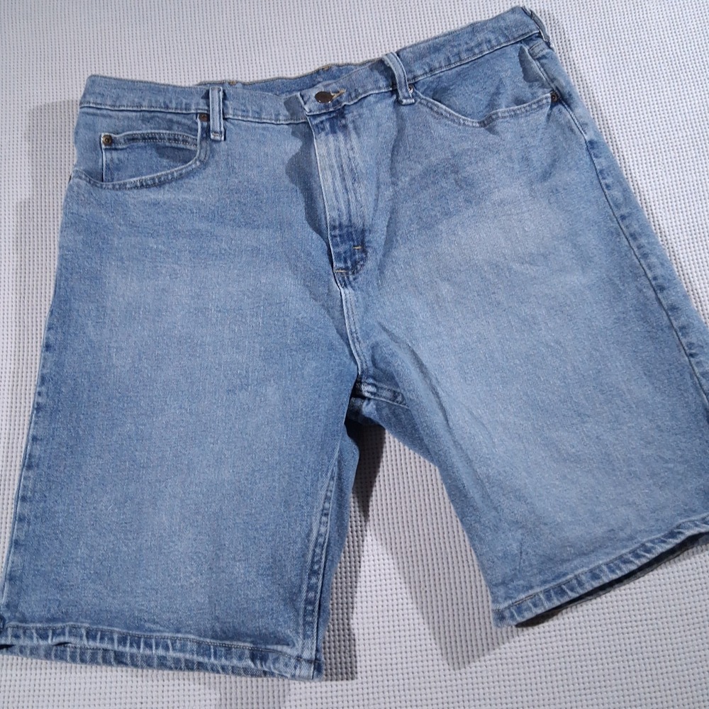 Wrangler Premium Quality Men's Light Wash Denim DAD Jean Shorts 36 112353177